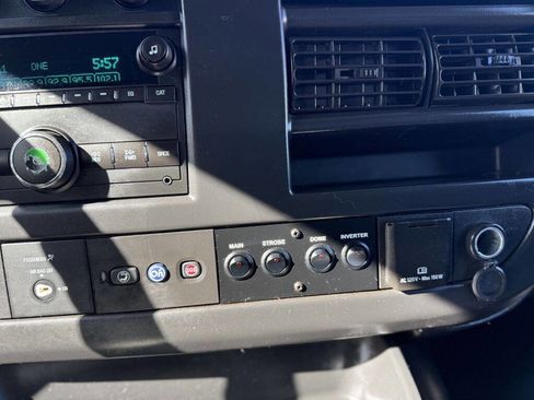 Used 2015 Chevrolet Express 2500 image 9