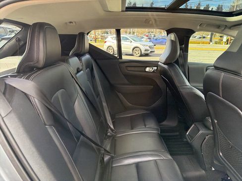Used 2019 Volvo XC40 T5 Momentum image 21