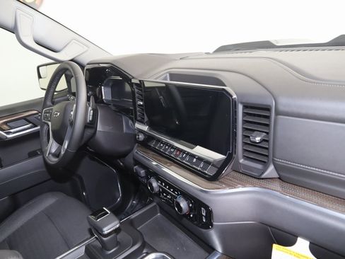 Used 2024 Chevrolet Silverado 1500 LT Trail Boss image 40