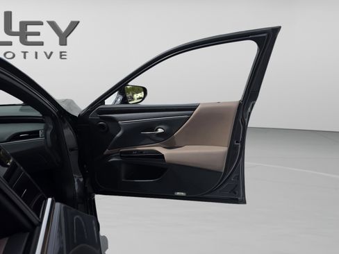 Used 2024 Lexus ES 300h w/ Technology Package image 25