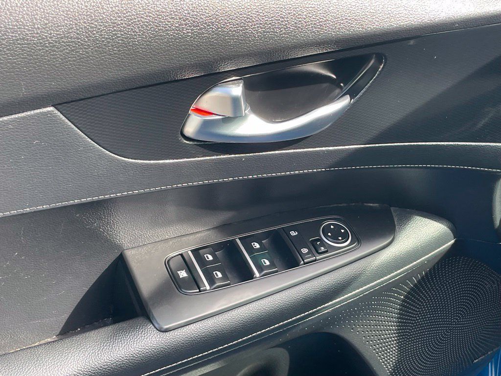 Used 2023 Kia Forte GT-Line w/ GT-Line Premium Package FWD image 11