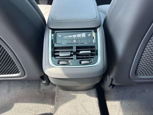 Used 2026 Volvo XC90 B6 Plus w/ Protection Package Premier AWD/4WD image 32
