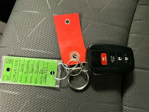 Used 2019 Toyota RAV4 XLE image 12