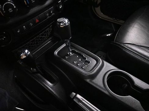 Used 2018 Jeep Wrangler Unlimited Altitude image 29