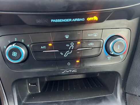 Used 2017 Ford Focus SE image 48