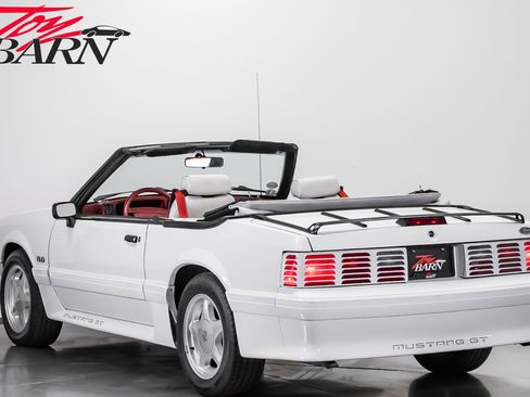 Used 1992 Ford Mustang GT RWD image 3