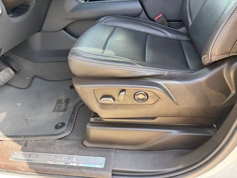 Used 2023 GMC Yukon XL Denali AWD/4WD image 23