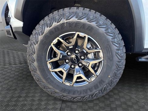 New 2026 Chevrolet Colorado ZR2 w/ Off-Road Front Bumper Package image 14