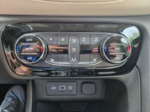 Used 2021 Buick Encore GX Select image 27