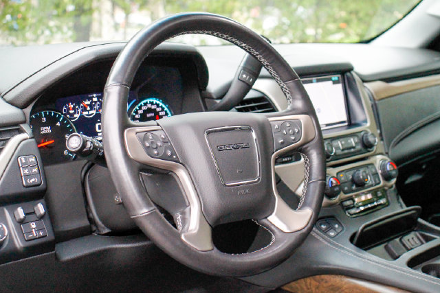 Used 2018 GMC Yukon Denali w/ Denali Ultimate Package AWD/4WD image 29