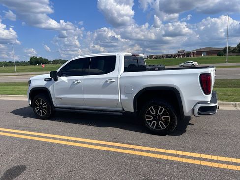 Used 2023 GMC Sierra 1500 AT4 w/ Technology Package AWD/4WD image 9