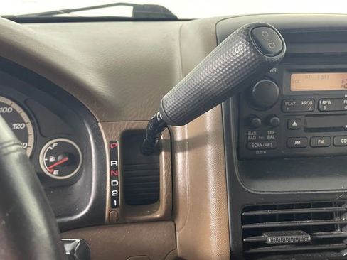 Used 2004 Honda CR-V LX image 9