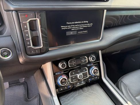 Used 2022 GMC Yukon Denali AWD/4WD image 26