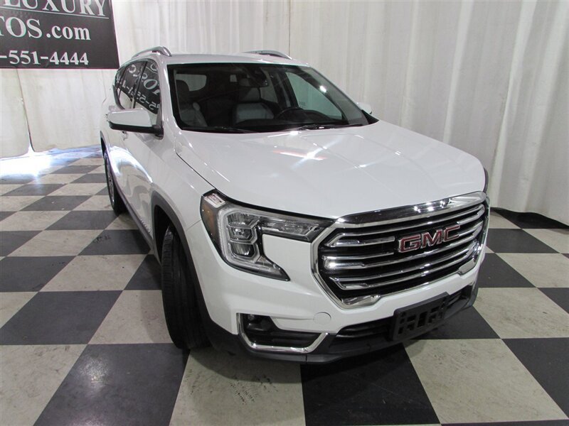 Used 2023 GMC Terrain SLT AWD/4WD image 3