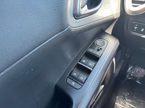 Used 2025 Kia Soul LX w/ LX Technology Package FWD image 18