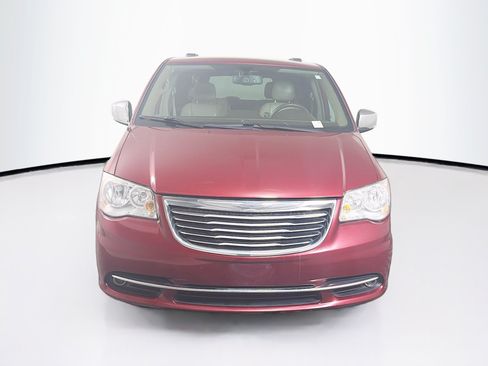 Used 2015 Chrysler Town & Country Touring-L w/ Driver Convenience Group FWD image 2