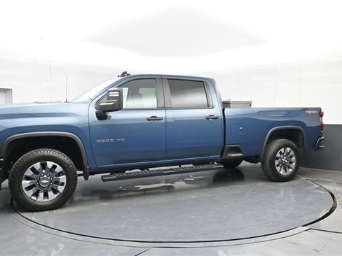 Used 2024 Chevrolet Silverado 2500 Custom w/ Custom Value Package image 11