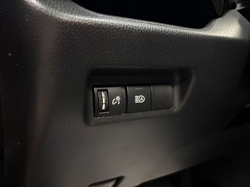 Used 2019 Toyota RAV4 XLE w/ Phone Cable & Charge Package image 32