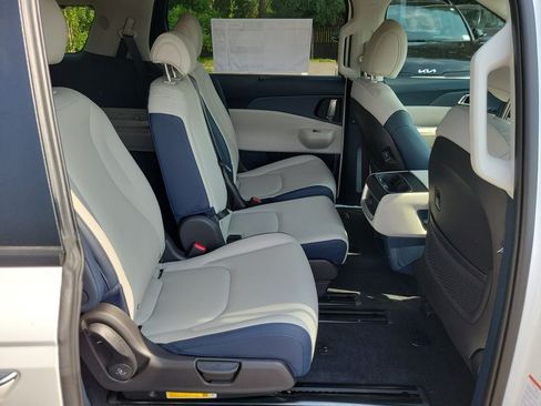 New 2026 Kia Carnival EX FWD image 12