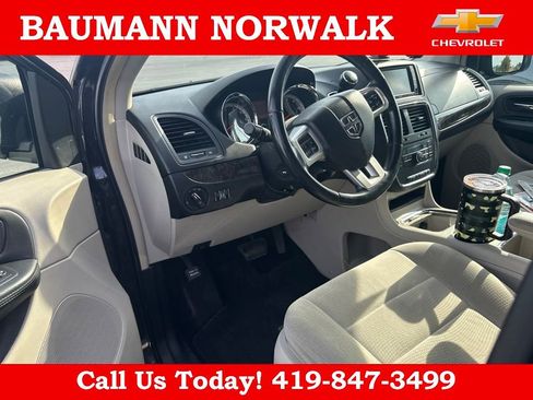 Used 2011 Dodge Grand Caravan Crew w/ Entertainment Group 1 FWD image 13
