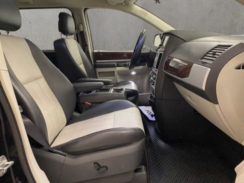 Used 2010 Chrysler Town & Country Touring Plus image 18