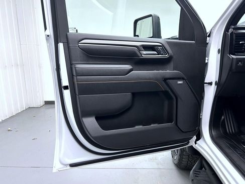 Used 2024 GMC Sierra 2500 AT4 w/ Technology Package image 9