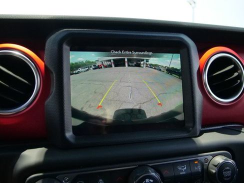 Used 2021 Jeep Wrangler Rubicon AWD/4WD image 23