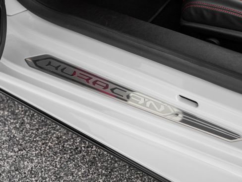 Used 2021 Lamborghini Huracan EVO RWD image 16