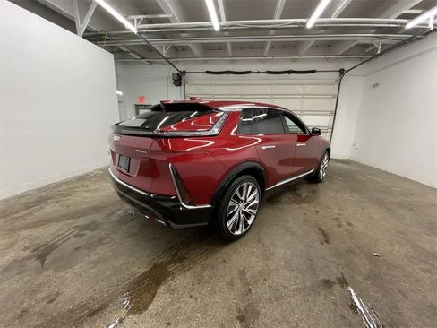 Certified 2024 Cadillac Lyriq Luxury w/ LPO, Floor Liner Package image 6