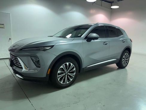 Certified 2025 Buick Envision Preferred image 3