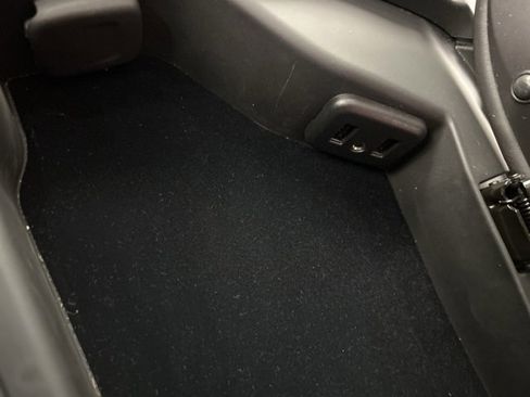 Used 2017 Chevrolet Corvette Stingray Convertible w/ Z51 3L image 18