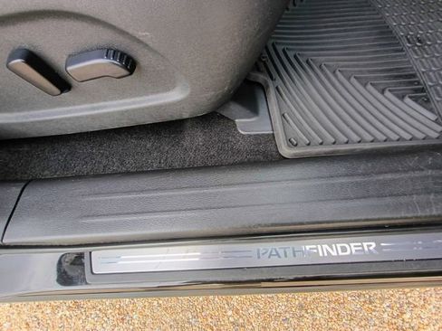 Used 2020 Nissan Pathfinder SL image 52