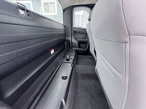 Used 2016 Toyota Tacoma SR image 11