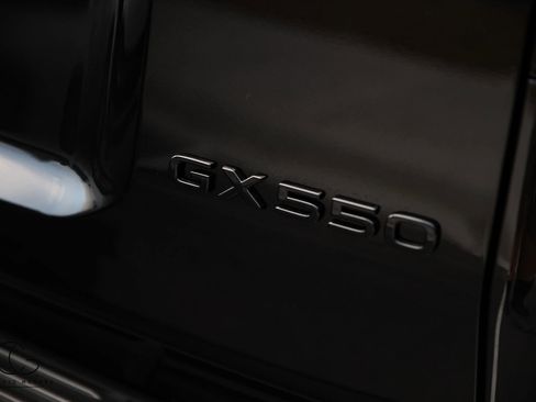 Used 2025 Lexus GX 550 w/ Accessory Package (2T) image 14