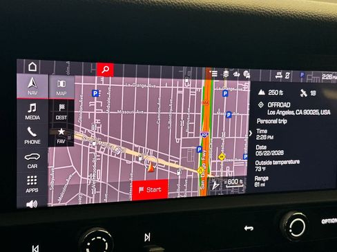 Certified 2025 Porsche Macan AWD/4WD image 22