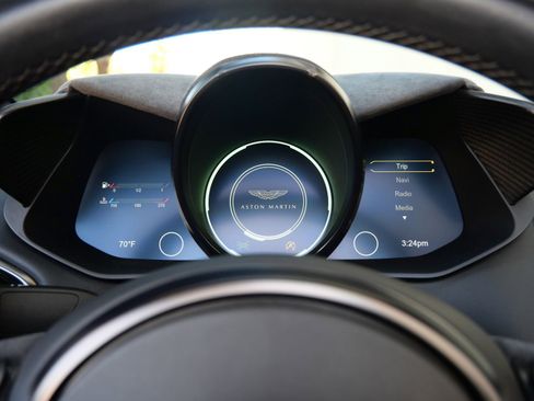 Used 2022 Aston Martin V8 Vantage Roadster image 6