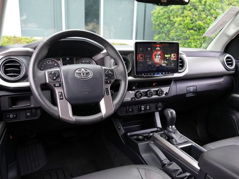 Used 2018 Toyota Tacoma SR5 RWD image 5
