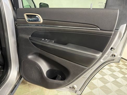 Used 2017 Jeep Grand Cherokee Limited AWD/4WD image 18