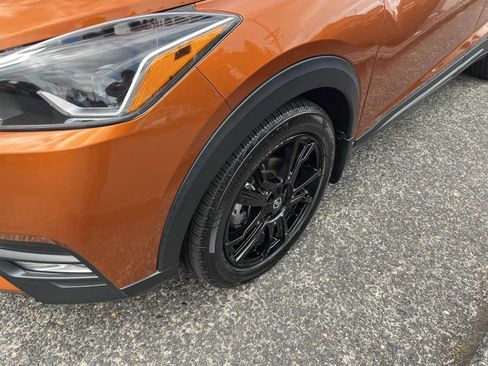 Used 2020 Nissan Kicks SR w/ SR Premium Package FWD image 8