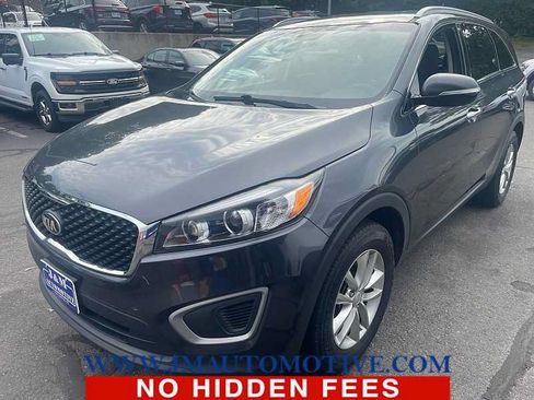 Used 2017 Kia Sorento FWD image 1
