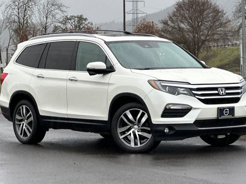 Used 2017 Honda Pilot Touring image 1