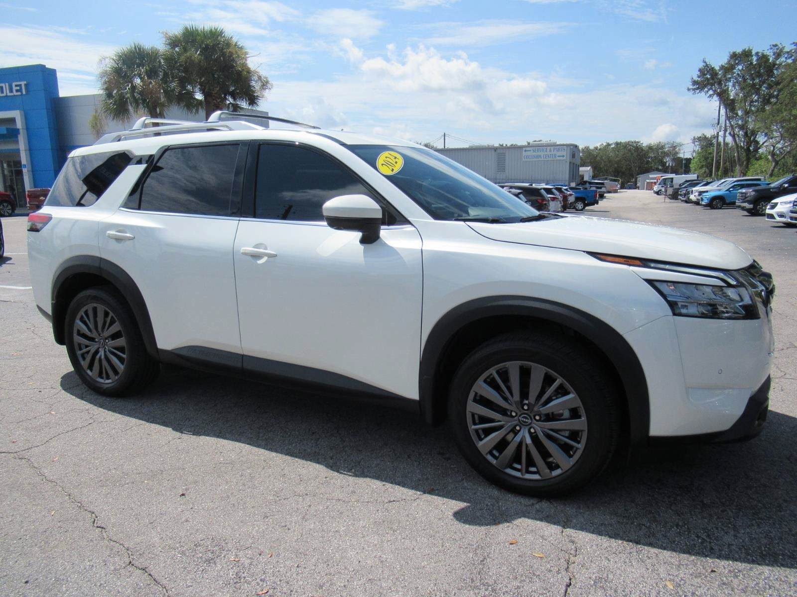 Used 2024 Nissan Pathfinder SL w/ SL Premium Package FWD image 5