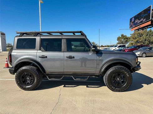 Used 2023 Ford Bronco Wildtrak image 2