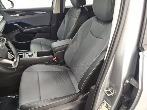 Used 2025 Volkswagen Tiguan SE AWD/4WD image 15