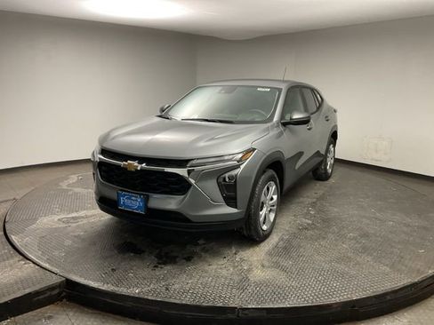 New 2026 Chevrolet Trax LS image 3