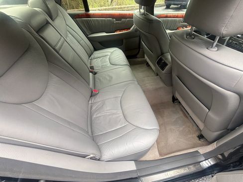 Used 2004 Lexus LS 430 RWD image 22