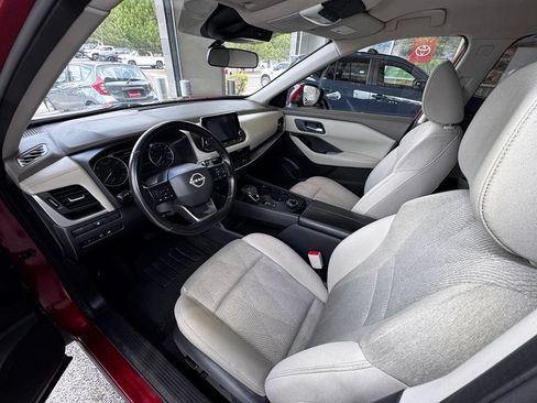 Used 2025 Nissan Rogue SV AWD/4WD image 15