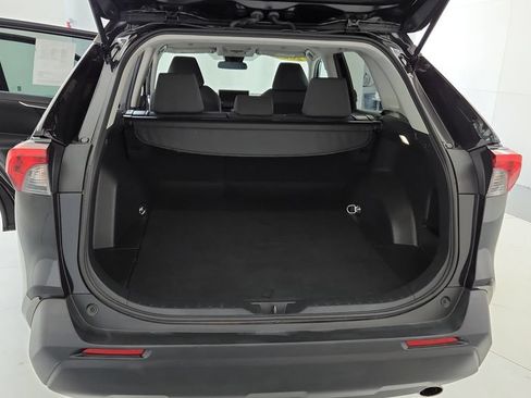 Used 2025 Toyota RAV4 XLE AWD/4WD image 20