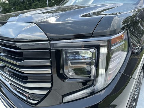 Used 2023 GMC Sierra 1500 AT4 w/ AT4 Premium Package AWD/4WD image 6