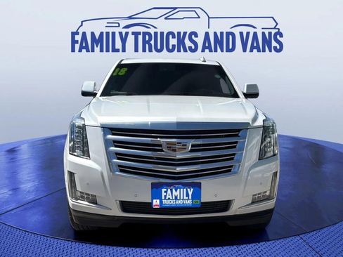 Used 2018 Cadillac Escalade Luxury AWD/4WD image 8